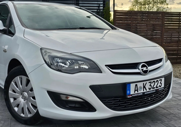 Opel Astra cena 35900 przebieg: 120000, rok produkcji 2015 z Brzozów małe 781